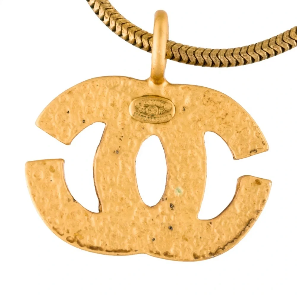 Gold-tone Chanel CC pendant necklace - Picture 10 of 12